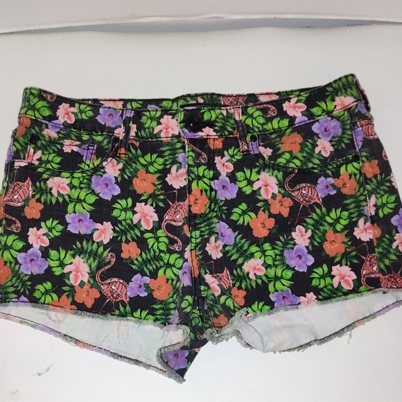 Lovesick Pants - Lovesick Skeleton Flamingo Floral Shorts SummerJungle Women's Size 11 Hot Topic
